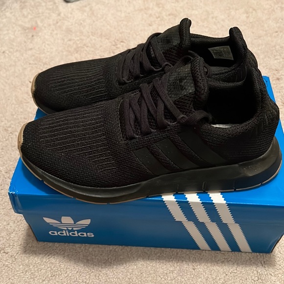 Adidas Mens Swift Run sneakers - Picture 1 of 3